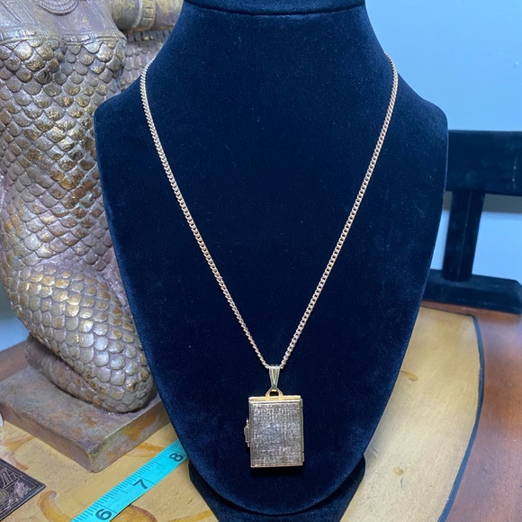 Vintage Locket Pendant Necklace - Picture 6 of 9